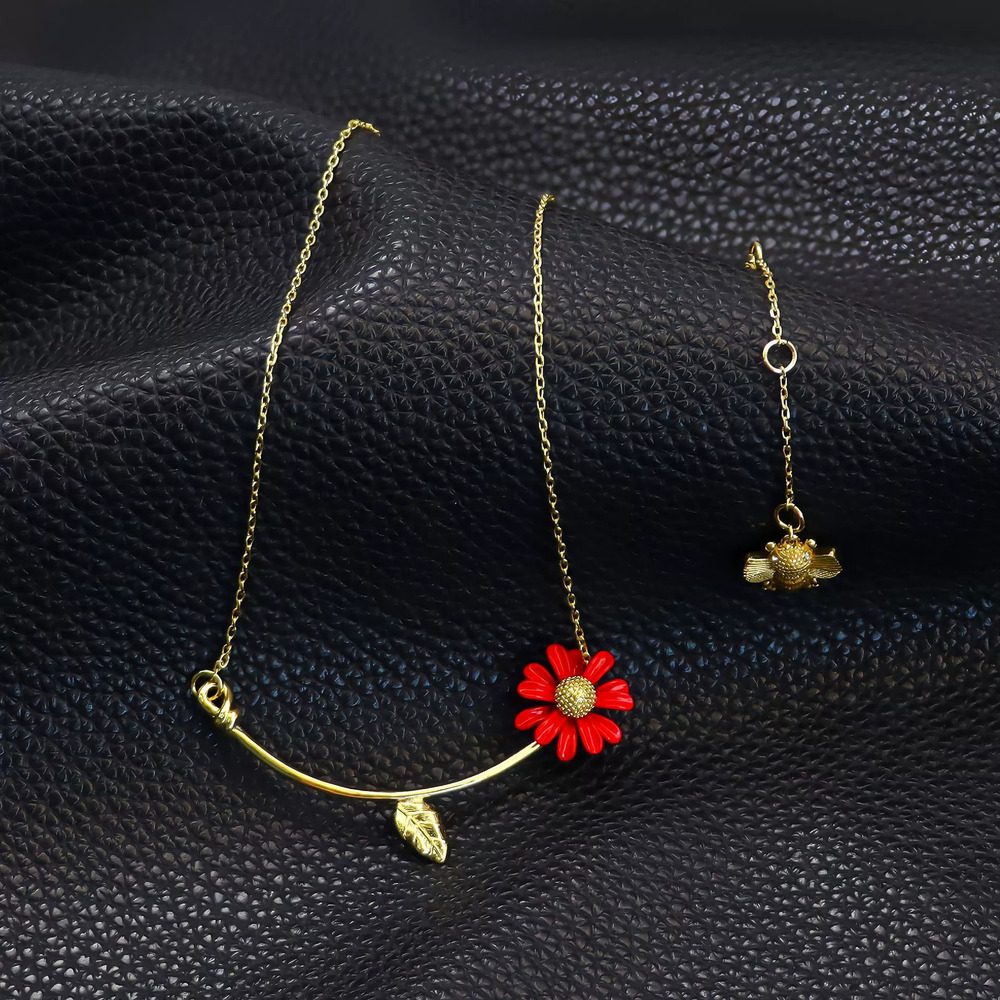 Kendra Scott Daisy Enamel Gold Leaf Bee Pendant Choker